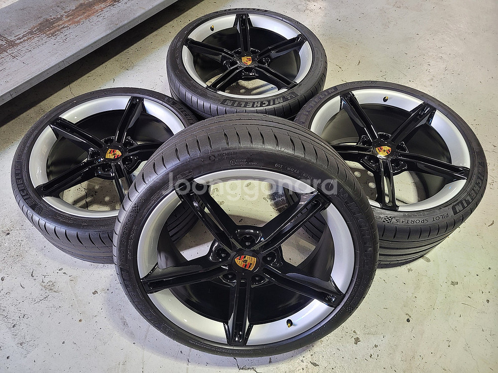 포르쉐 타이칸 터보S 미션E 21인치 순정품휠타이어--3