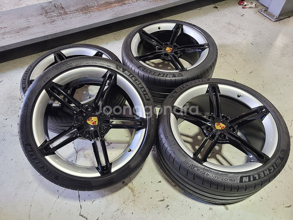 포르쉐 타이칸 터보S 미션E 21인치 순정품휠타이어--5
