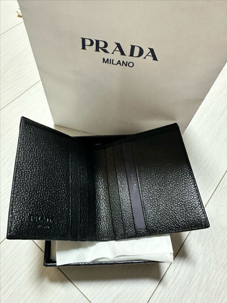 프라다 남성 반지갑 이미지