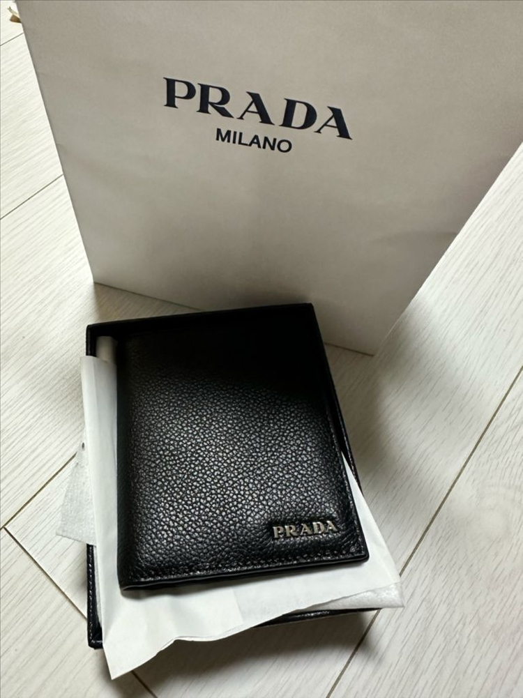 프라다 남성 반지갑 이미지