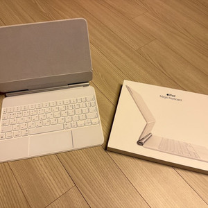 iPad 아이패드 매직키보드 11인치 정품 팝니다