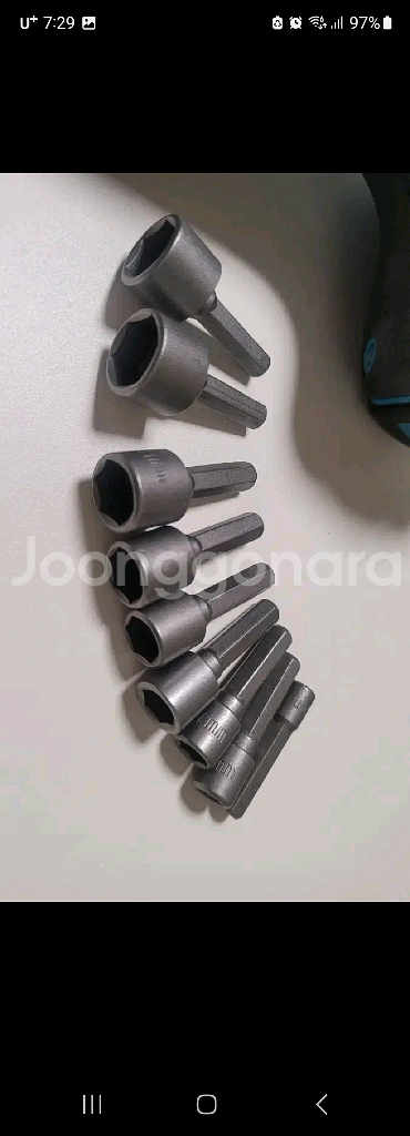 마끼타 임팩드릴 임팩렌치 18V 팝니다.--5
