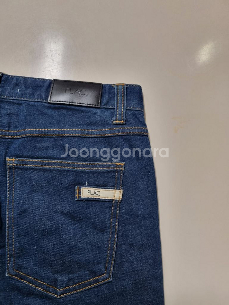 31)플랙진 가죽패치 중청 스판 터키산 일자청바지--2