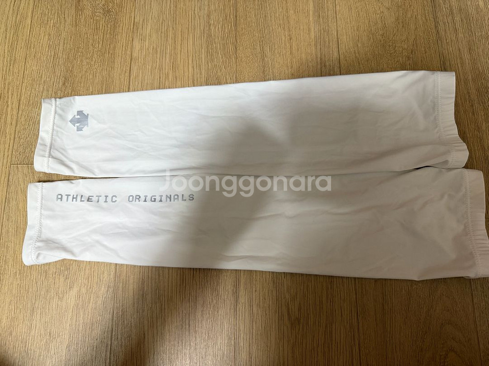 데상트 러닝 베이직 암커버--0