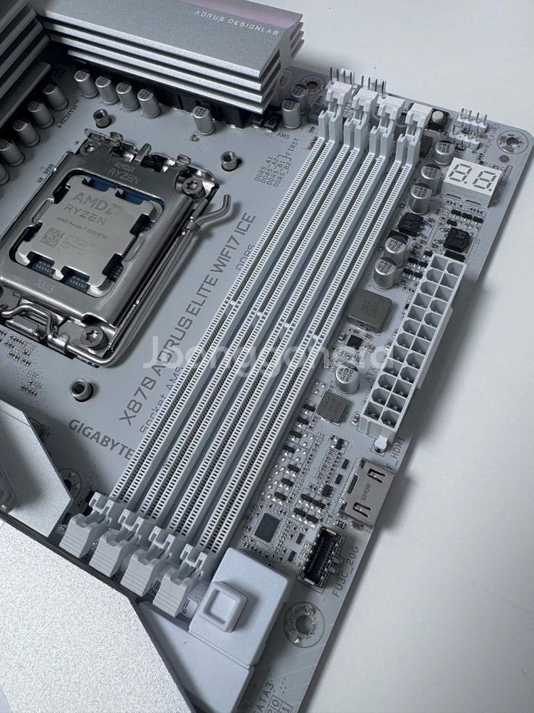 기가바이트 메인보드 X870 AORUS Elite WI--2