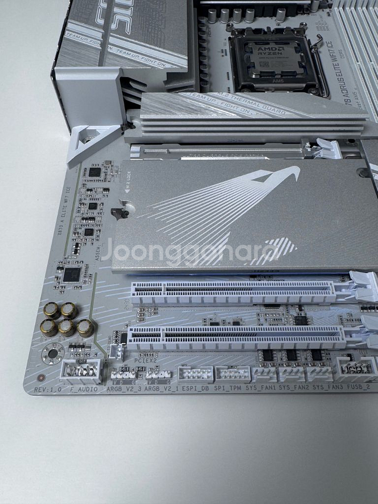 AMD Ryzen7 9800X3D CPU--4