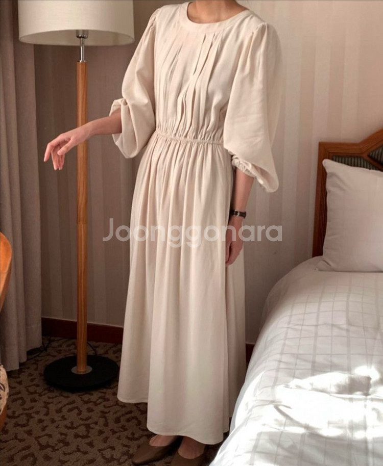 핀턱 퍼프 뒷버클 여신 롱원피스 새제품--1