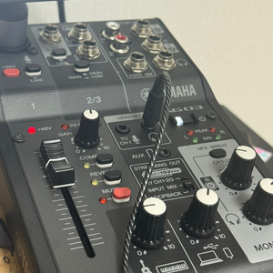 산 지 일주일 된 야마하 AG03MK2 판매합니다.