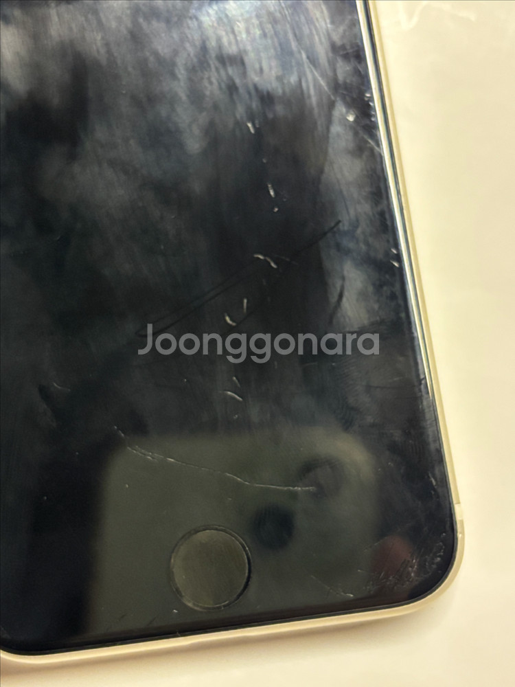 아이폰 se3 128GB 화이트 팔아요--4