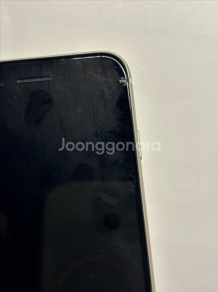 아이폰 se3 128GB 화이트 팔아요--3