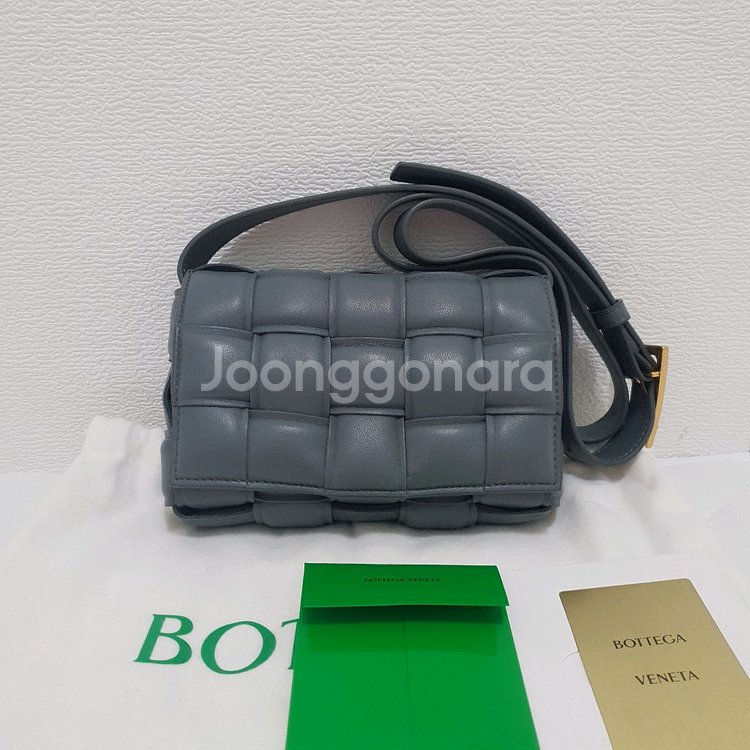 보테가베네타 패딩 카세트백--0