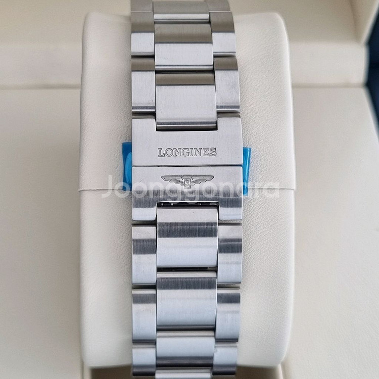 론진 콘퀘스트 V.H.P GMT 43mm 카본 다이얼--2