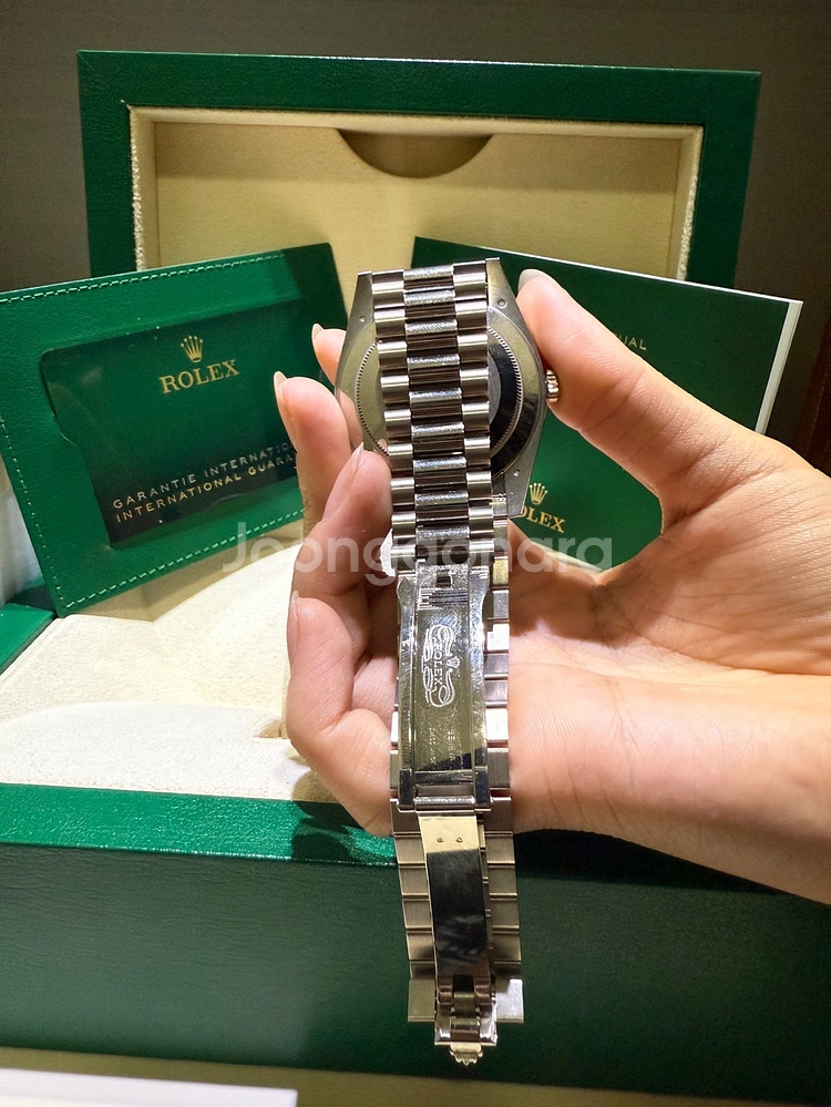 롤렉스 데이데이트 화이트골드 블루다이얼 40MM 급매--3