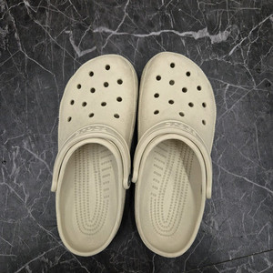 CROCS / 베이지 크록스 클래식 클로그 M8