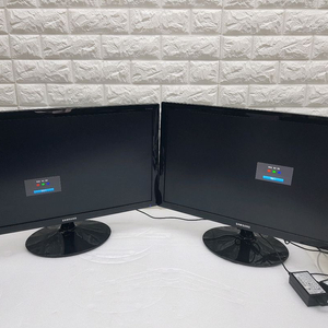 삼성 24인치 LED 모니터 2개 입니다