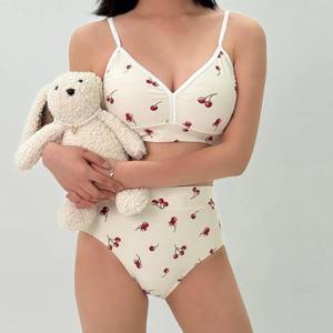 오뙤르폴웨어 체리체리판매합니다