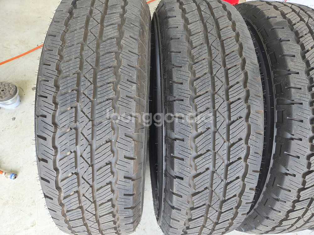 중고 브릿지스톤 255 70 18 타이어 판매합니다.--3
