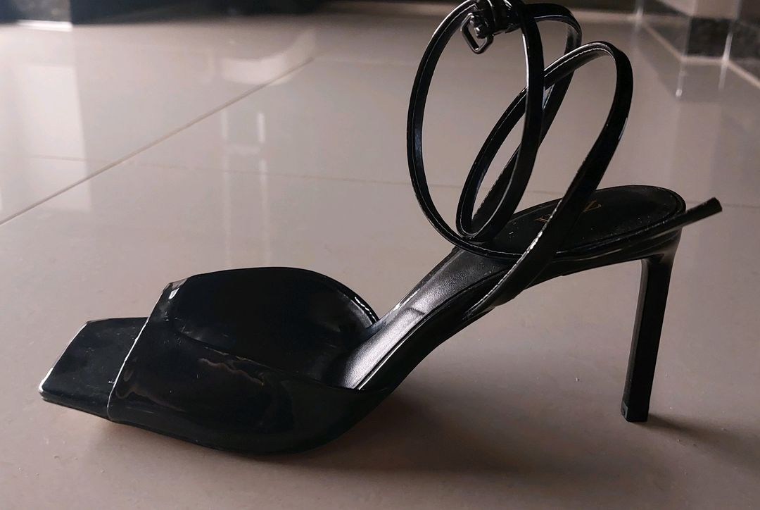 새상품<자라> 블랙 애나멜 오픈토 힐 이미지