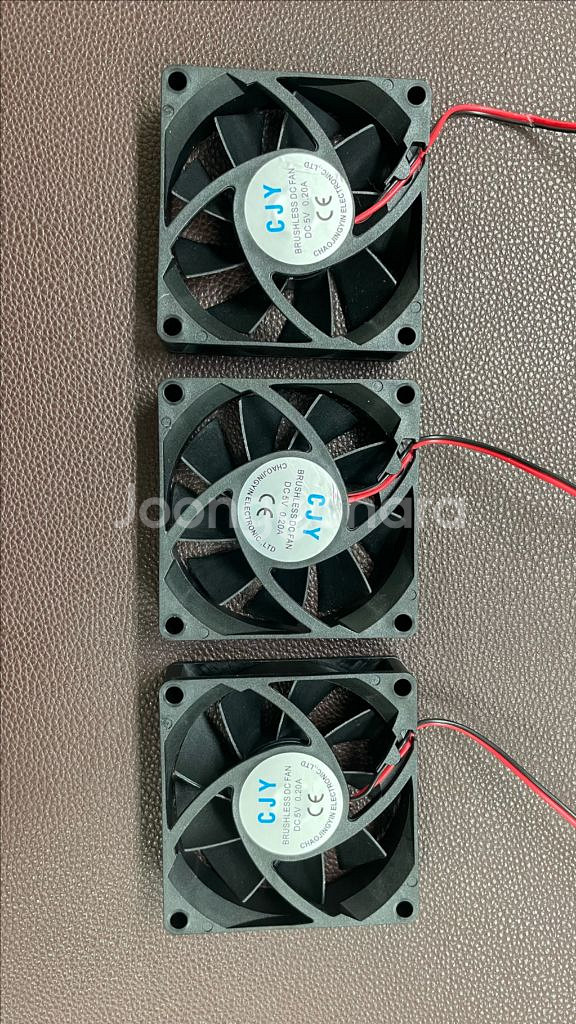 쿨링팬 DC5V 0.2A 3개 팝니다.--0