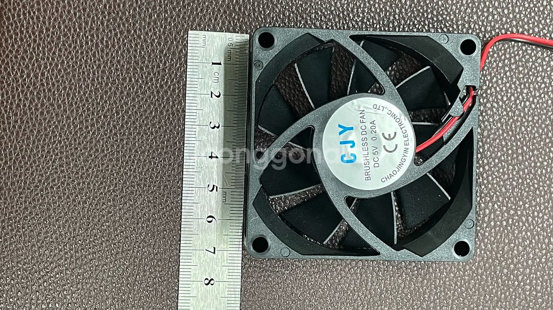 쿨링팬 DC5V 0.2A 3개 팝니다.--2