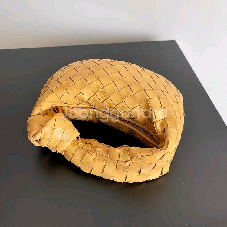 보테가 베테나 조디백 새상품 판매합니다--1