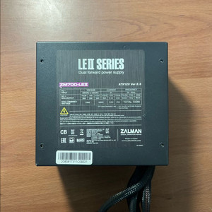 잘만 ZM700-LE2 판매합니다.