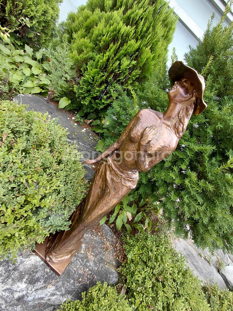 설선우 선생님 작품 동브론즈 해변의 여인--6
