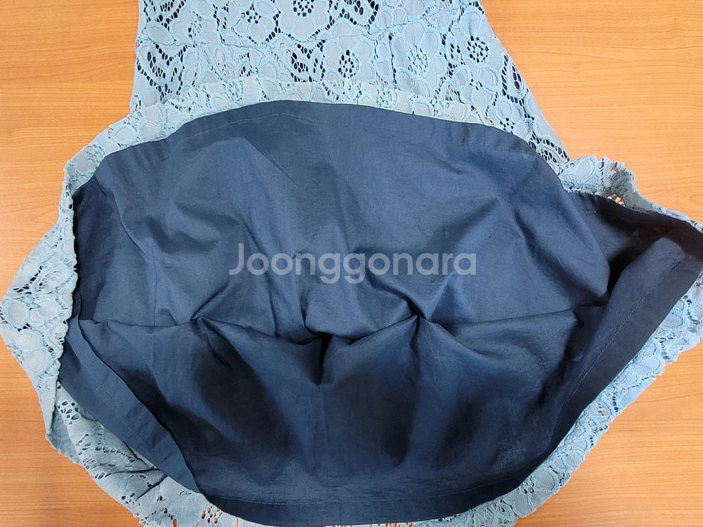 BCBG 비씨비지 레이스무늬 민소매 롱원피스--4