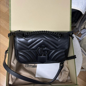 구찌 마틀라쎄 레더블랙 미니백