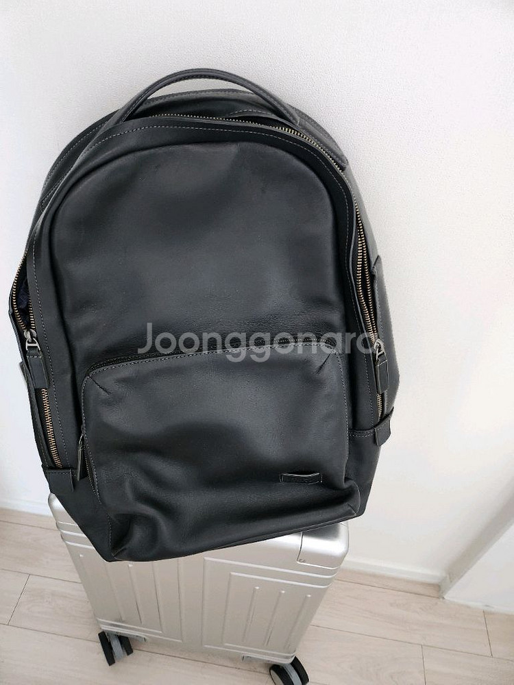 투미 가죽 백팩--1