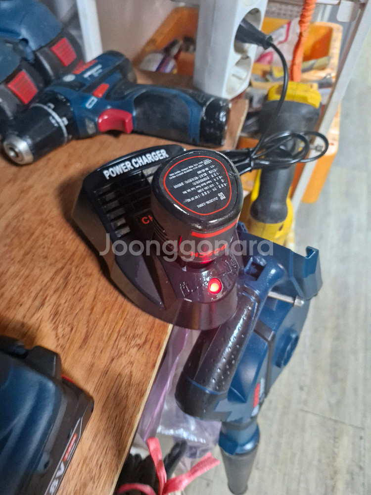 보쉬배터리N충전기 10.8V( 12V) 충전기미사용신품--1