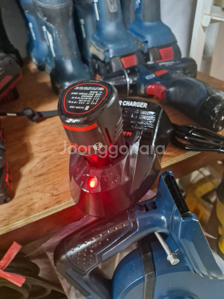 보쉬배터리N충전기 10.8V( 12V) 충전기미사용신품--0