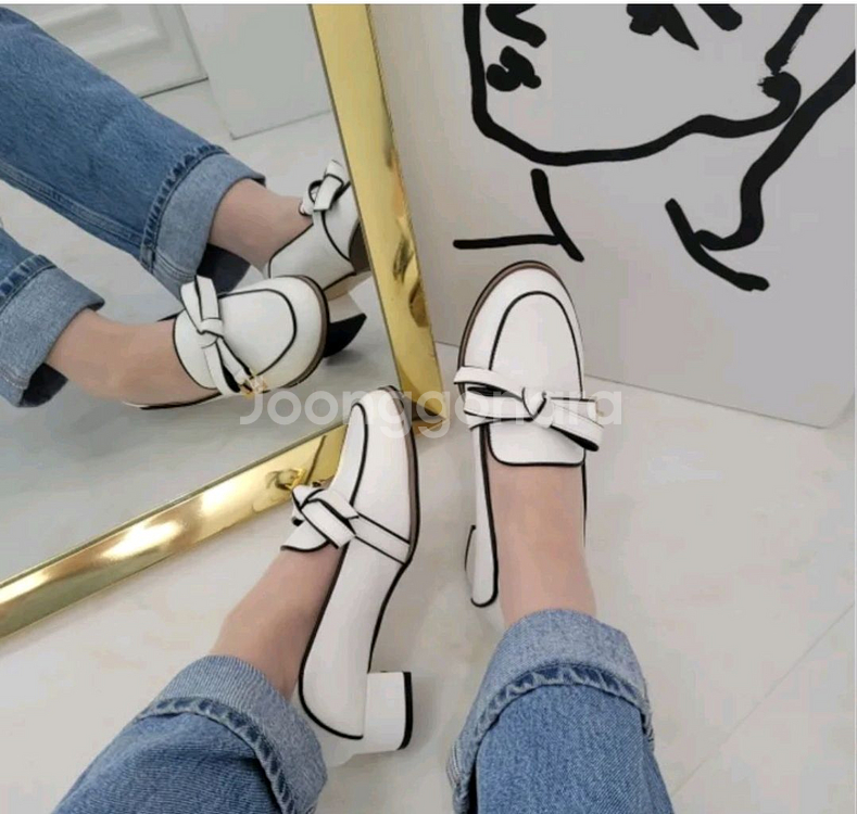 화이트 배색 리본 로퍼 245 새제품--0