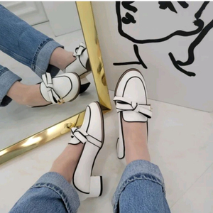 화이트 배색 리본 로퍼 245 새제품