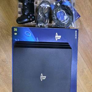 ps4 pro 1TB 및 필수 게임 8개 팝니다