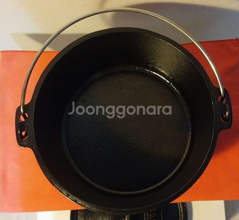 (중고)콜맨 무쇠냄비 팝니다.(9.5인치)--3