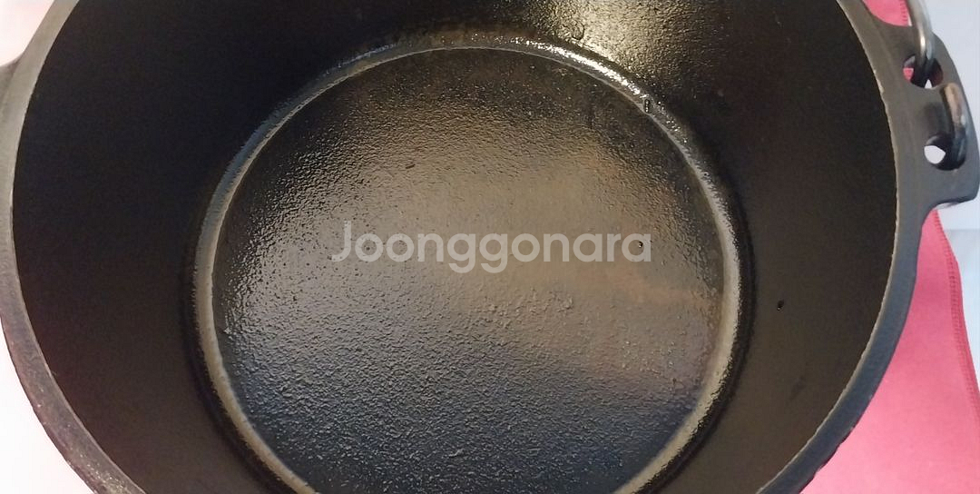 (중고)콜맨 무쇠냄비 팝니다.(9.5인치)--4