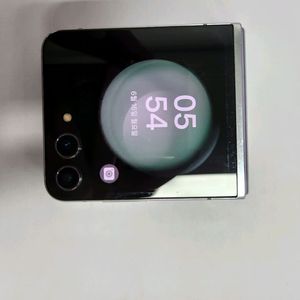 갤럭시z플립5 512기가 판매합니다.