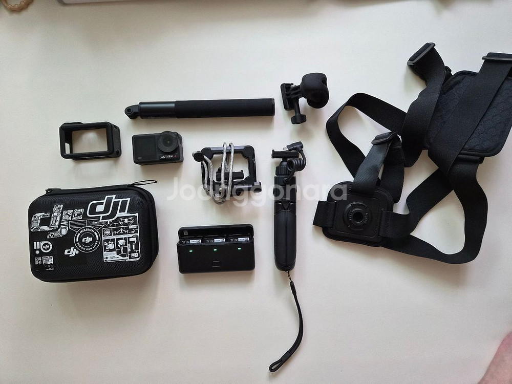 DJI 오즈모 액션4 액션캠 팝니다.--0