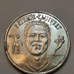 축구, 패트릭 클루이베르트 기념 메달