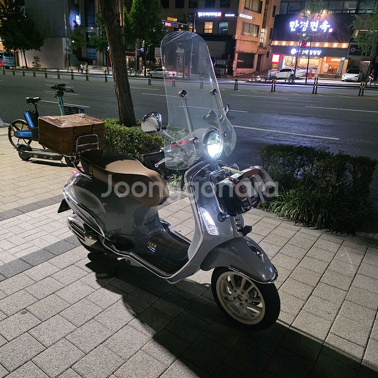 2022년식 베스파 프리마베라 피크닉에디션--2