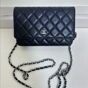 샤넬 클래식 WOC 캐비어 은장 30번대