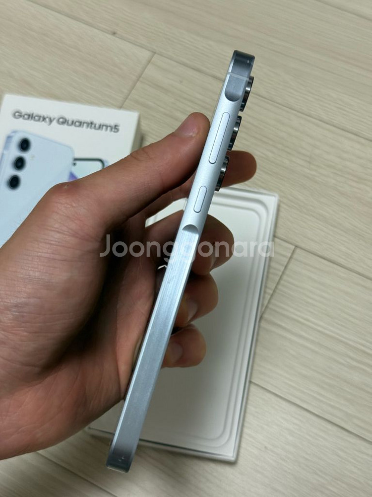 갤럭시 퀀텀5 128gb 아이스블루 정상해지--5