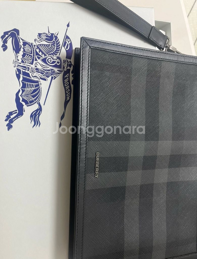버버리 클러치--0