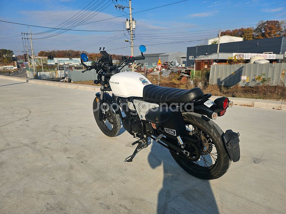 부캐너125 / 20년식 / 1만키로 / 125만원--4