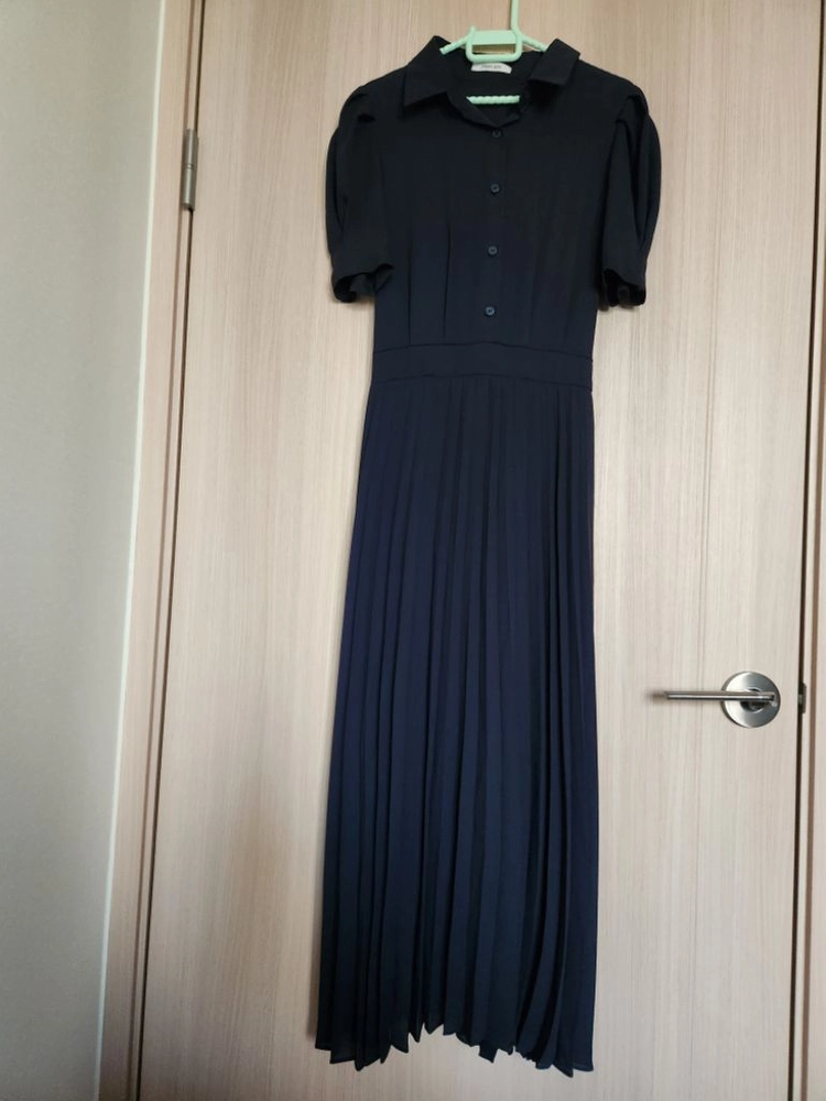 셔츠반팔롱주름원피스 검정롱치마 이미지