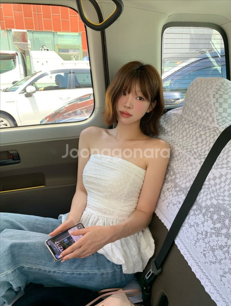 소버샵 아일렛 튜브탑 Eyelet Tube Top--1