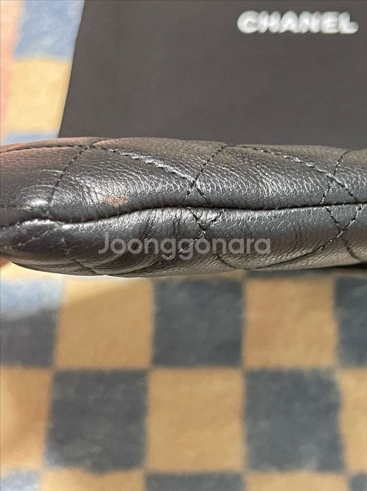 샤넬 보이클러치 뉴미듐 캐비어 블랙 금장--5