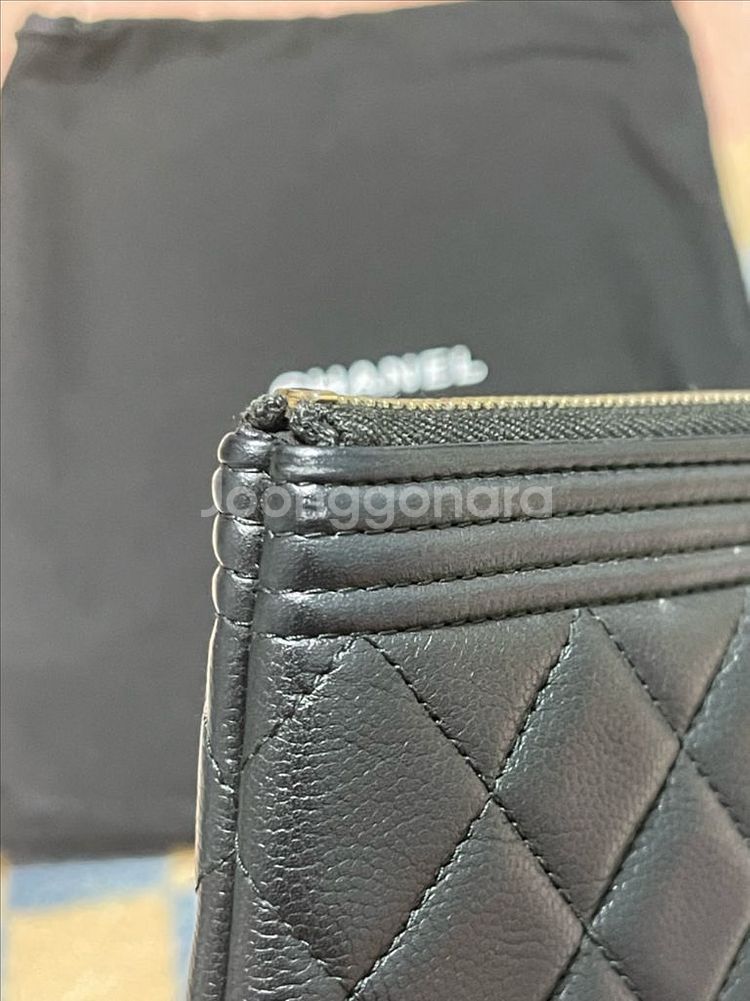 샤넬 보이클러치 뉴미듐 캐비어 블랙 금장--6