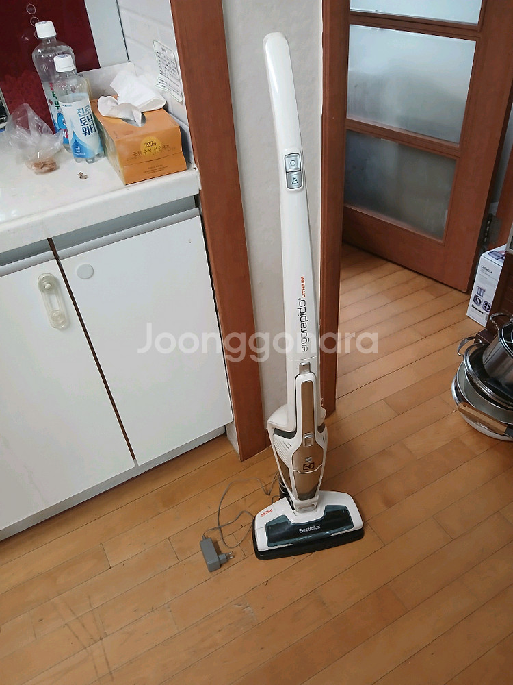 <부품용>일렉트로룩스 무선청소기/ZB3104--0